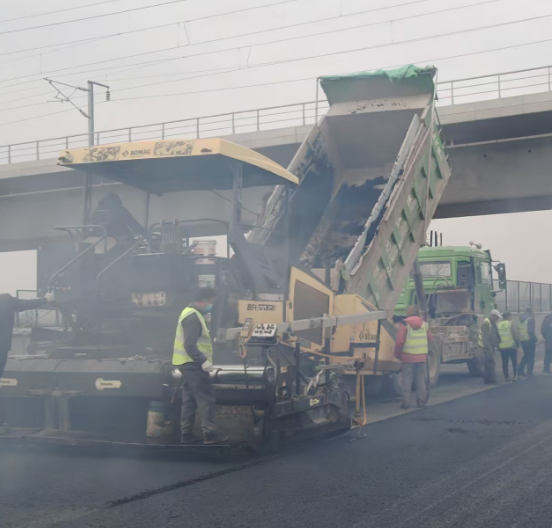 郑州新乡高速公路沥青路面施工技术标准与运营保障措施