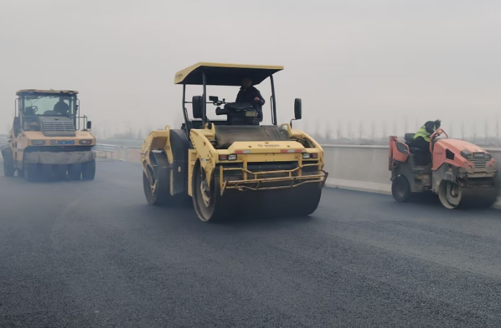 郑州新乡沥青路面施工中的安全管理措施与风险防控